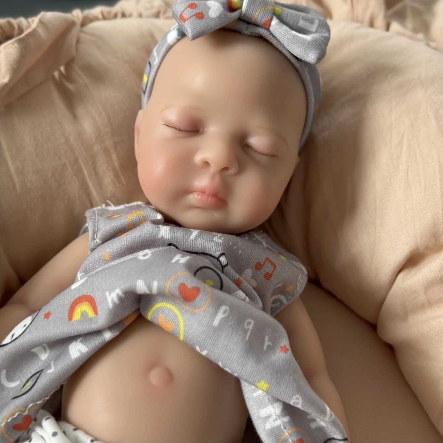 Lebensechte realistische 30CM Real Touch Ganzkörper-Festsilikon Sehr weiche elastische Haut Mädchen wiedergeborene Babypuppe Kunstspielzeug Geburtstagsgeschenke