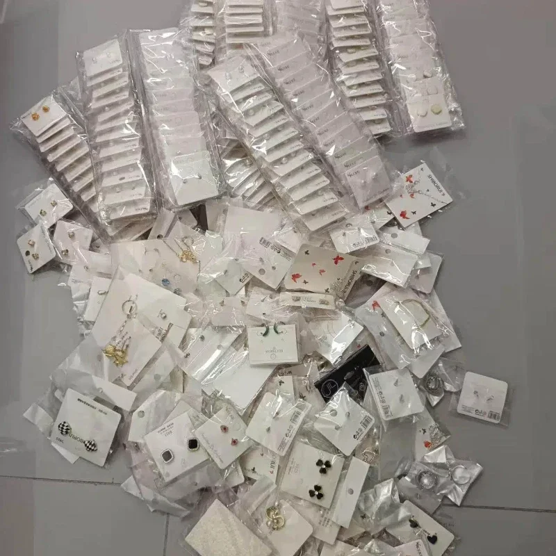 

Набор праздничных украшений (1/10/20/50 предметов) для женщин: рождественское ожерелье, серьги-снежинки, кольцо-колокольчик. Праздничный подарок.