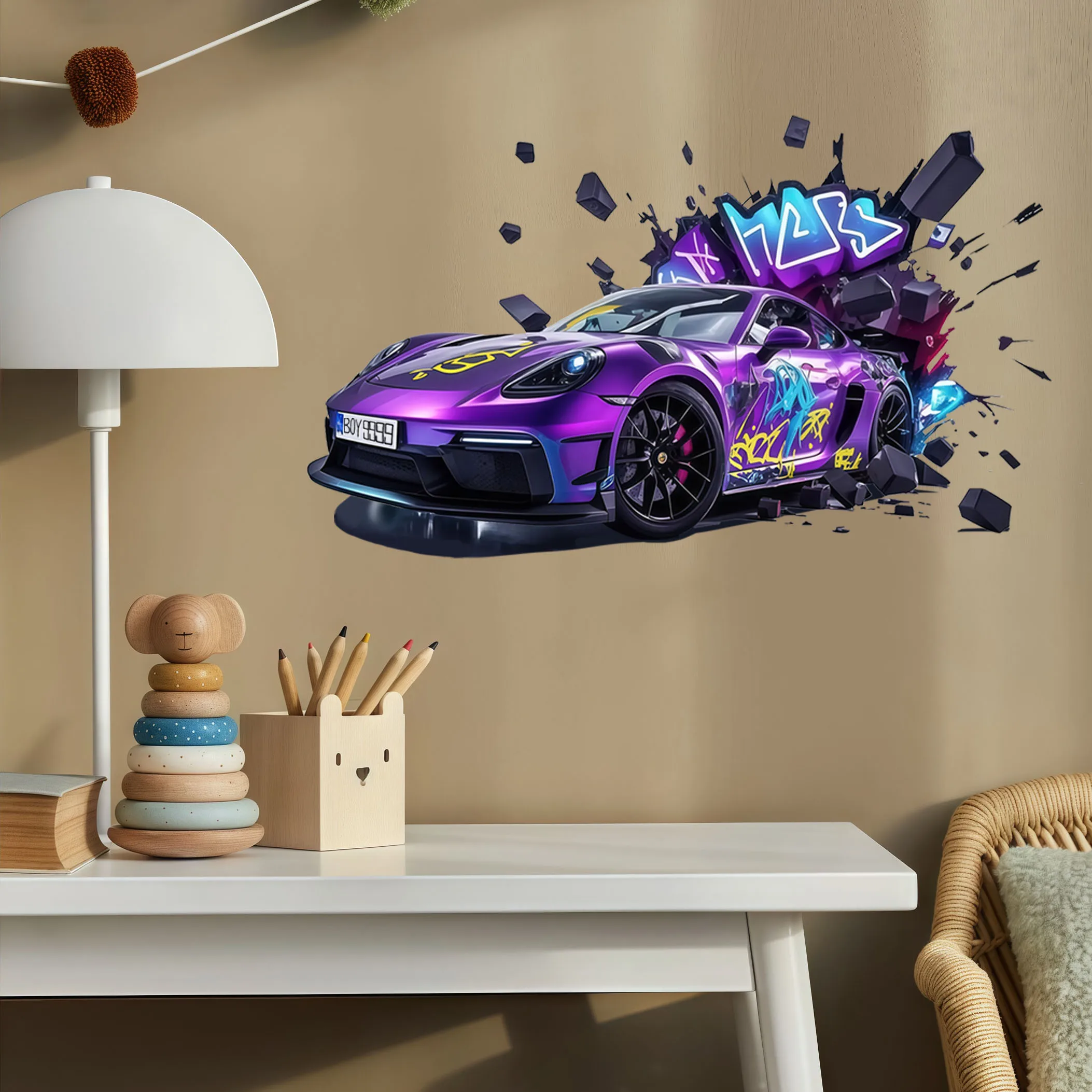 Kreativ, cool und attraktiv, zwei Größen von lila Sportwagen-Wandaufklebern aus PVC zur Verschönerung von Zimmer und Schlafzimmer.