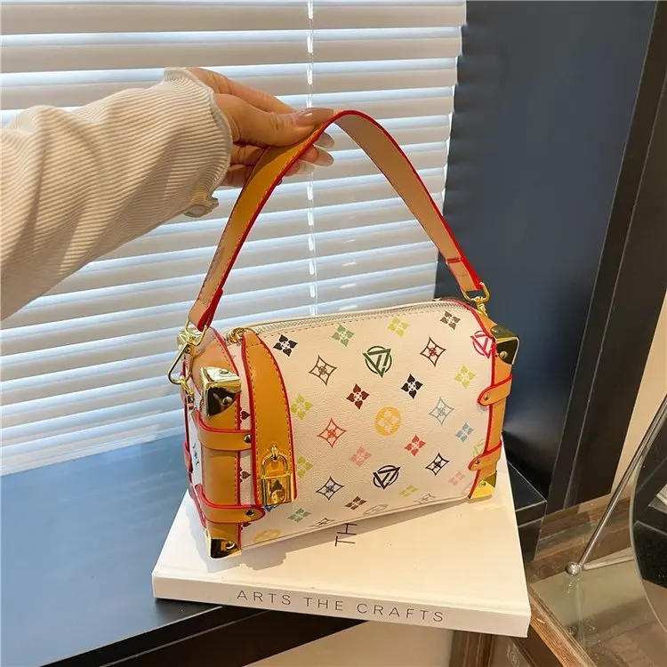 

‌2025 New European Retro Textured Crossbody Bag Women's Fashion Shoulder Purse Versatile Commuter Bag for Daily Shopping&Travel