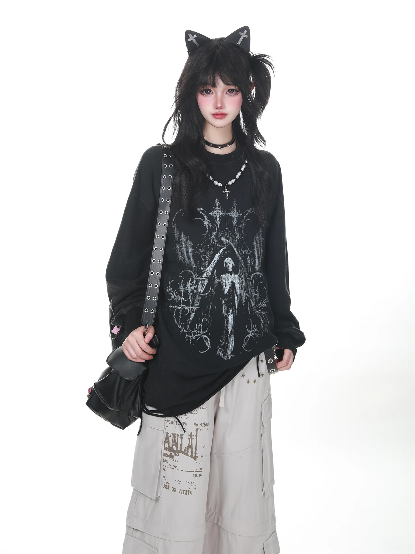 Japanese Style Retro Subculture Graffiti Print Round Neck Beaded Chain Long Sleeve Loose Casual Pullover Sweatshirt Women Autumn