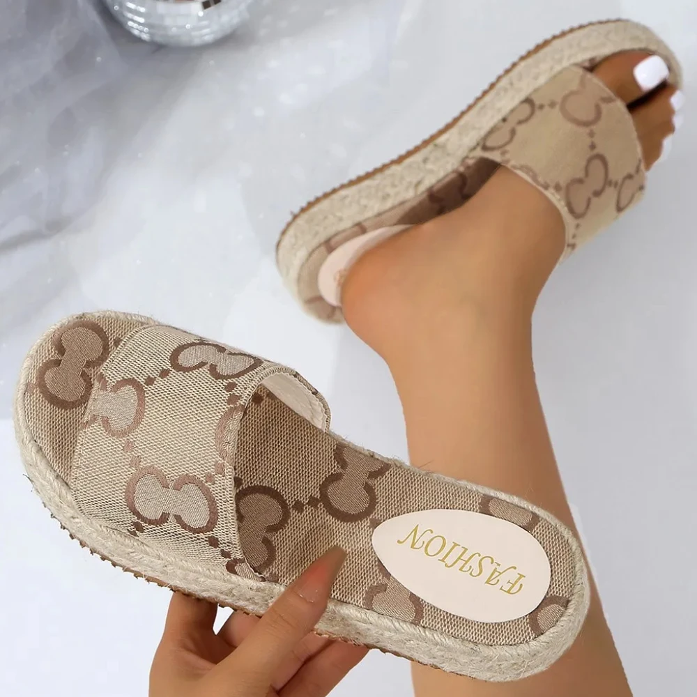 Women's Slippers New 2024 Summer Fashion Platform Shoes Women Solid Color Beach Slippers Banquet Party Fashion Designer Sandals