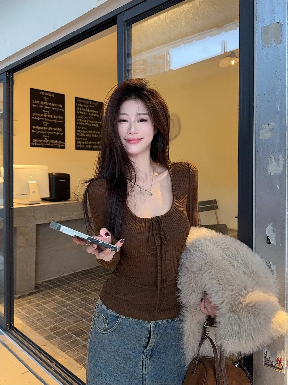 

Осенне-зимняя новая облегающая эластичная трикотажная футболка с длинными рукавами и U-образным вырезом в пикантной девушке для женщин