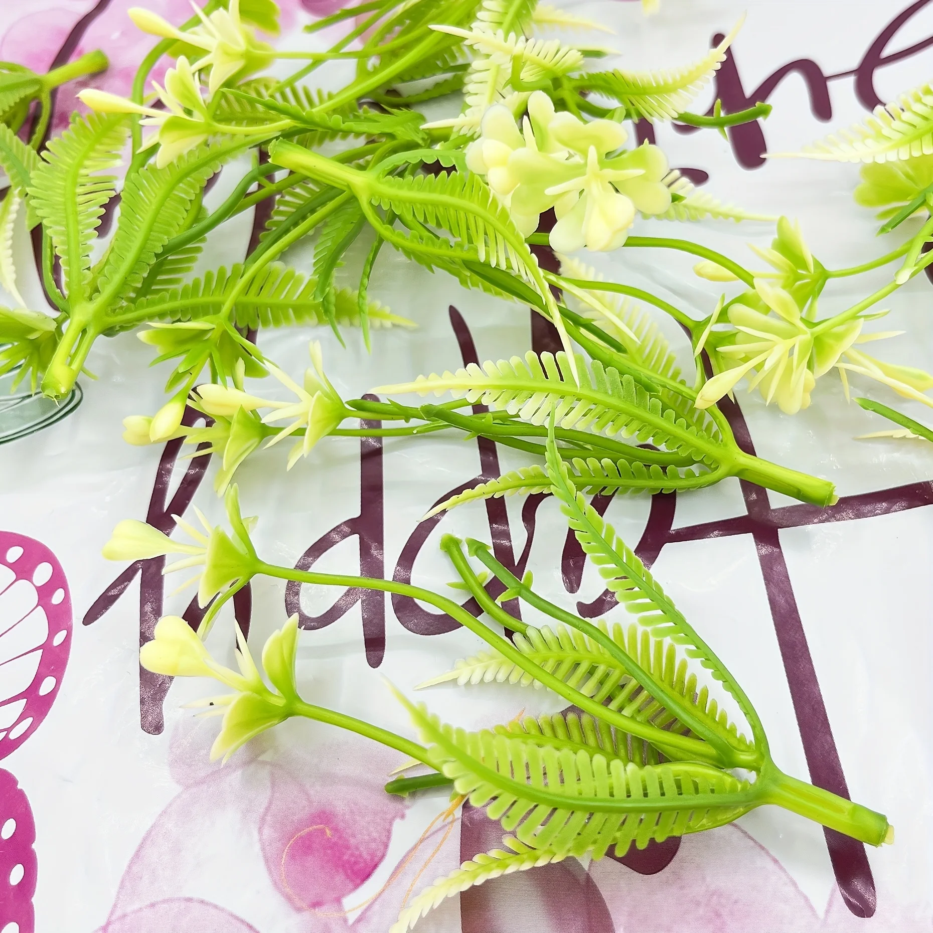 10 Stück künstliche grüne Blätter Blumen Simulation Kunststoff Gras gefälschte Pflanze für Zuhause Wand Dekor Garten DIY Mini Blumen Zubehör – Detail 4