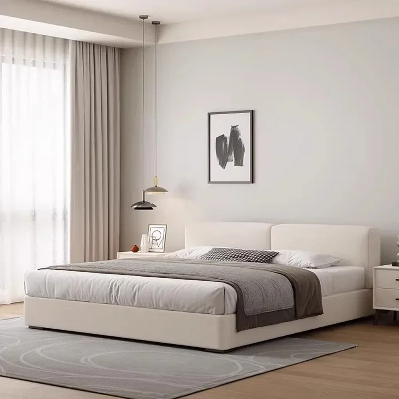 سرير أبيض بسيط، شقة مريحة وحديثة، سرير غرفة نوم رئيسية عصري، سرير مزدوج لكامل الجسم، أثاث زفاف موبليس الاسكندنافي