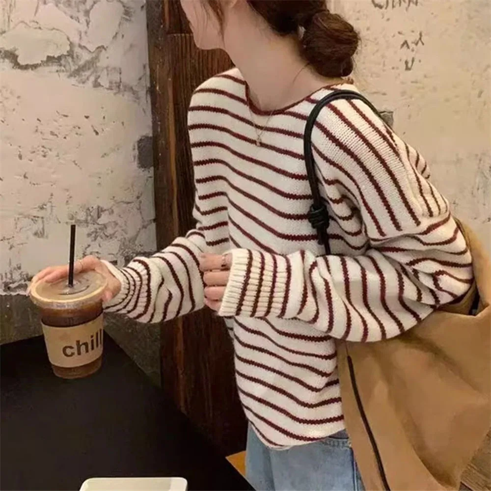 Gestreifter Strickpullover für Damen, 2025, neuer Herbst, O-Ausschnitt, lange Ärmel, lockere Passform, modischer Bodenpullover, weibliche kurze Tops