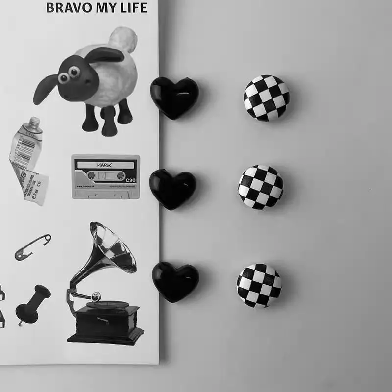 Black and white checkered heart refrigerator magnet, hole board for message posting, photo fixing magnet, decorative item