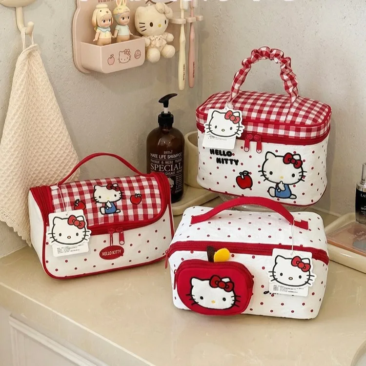HelloKitty polka dot makeup bag, large capacity and high-value storage bag, toiletries bag