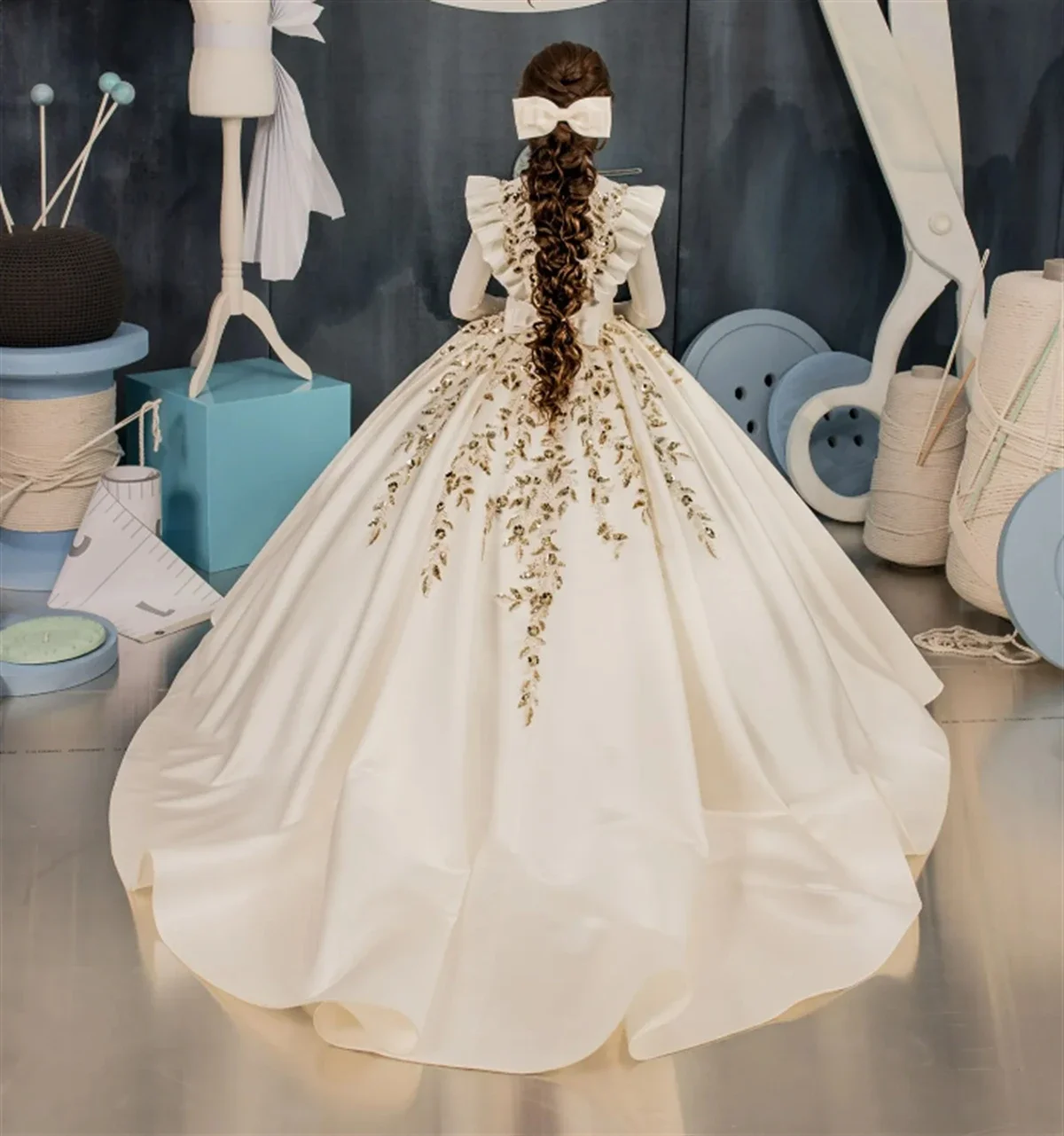 Customized First Comunion Gown White Satin Golden Applique Flower Girl Dress for Wedding Long Sleeve with Bow Birthday Party