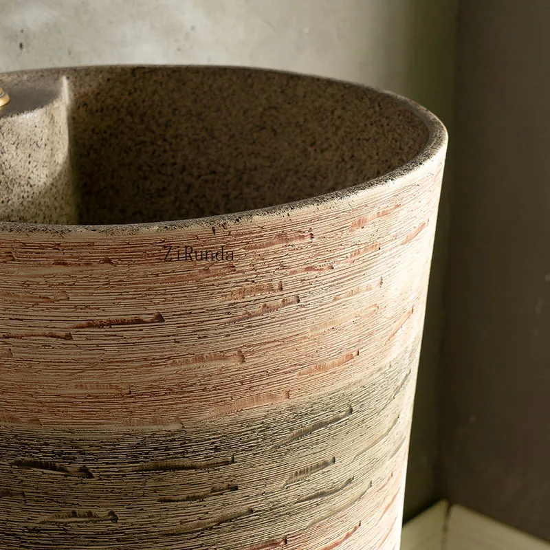 حوض بالوعة خارجي، حوض غسيل خارجي ذو عمود كبير