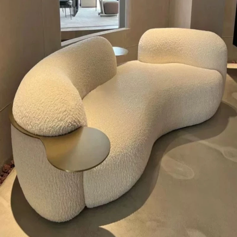 أريكة منحنية إبداعية من الرياح الكريمية خفيفة فاخرة إيطالية بسيطة من البازلاء شقة صغيرة للضيوف أريكة قماشية من صوف الضأن الترفيهي #1