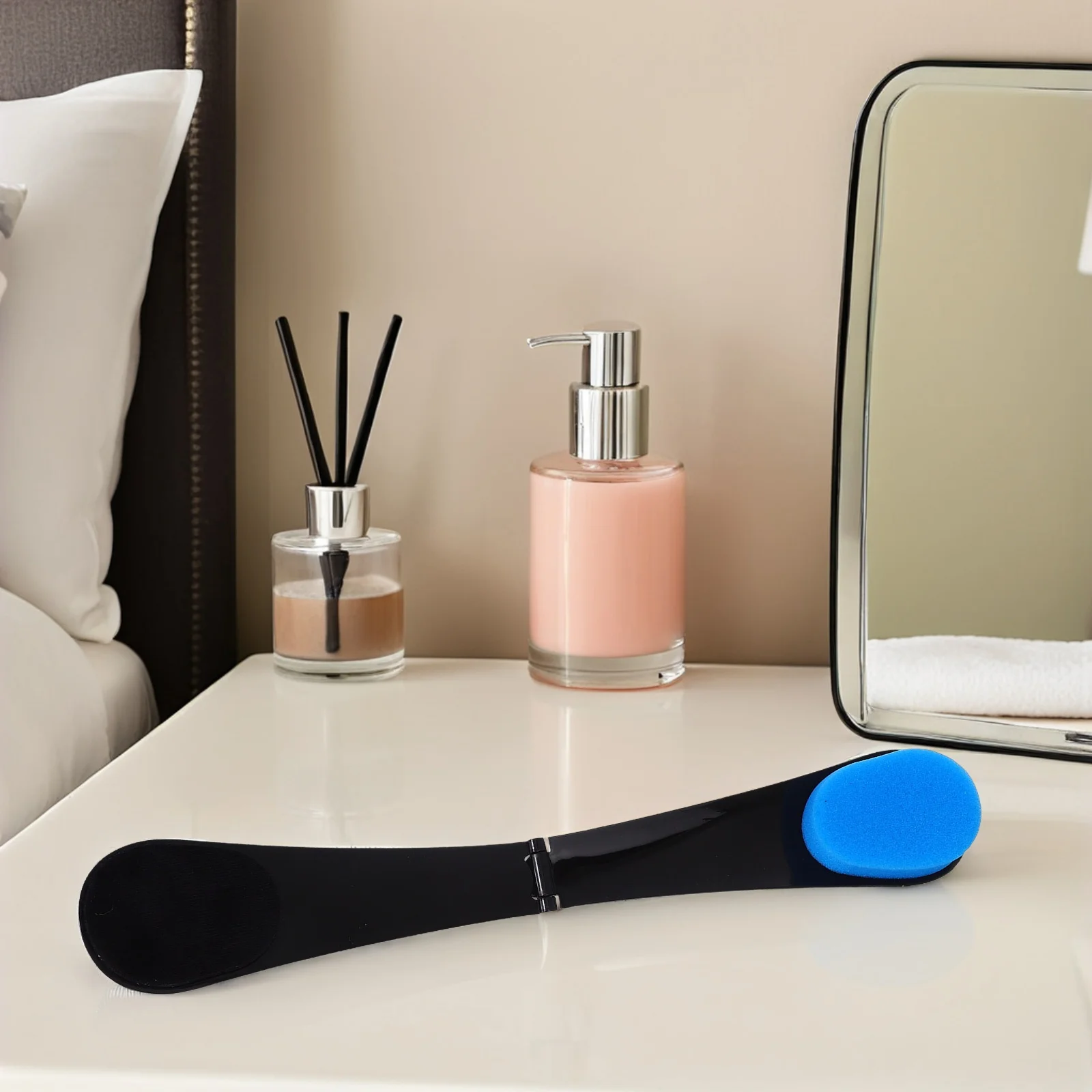 

Back Brush for Self Tanning Lotion Applicator Cream Remover Travel Size Durable Body Shower Tool Sunscreen Scrubber