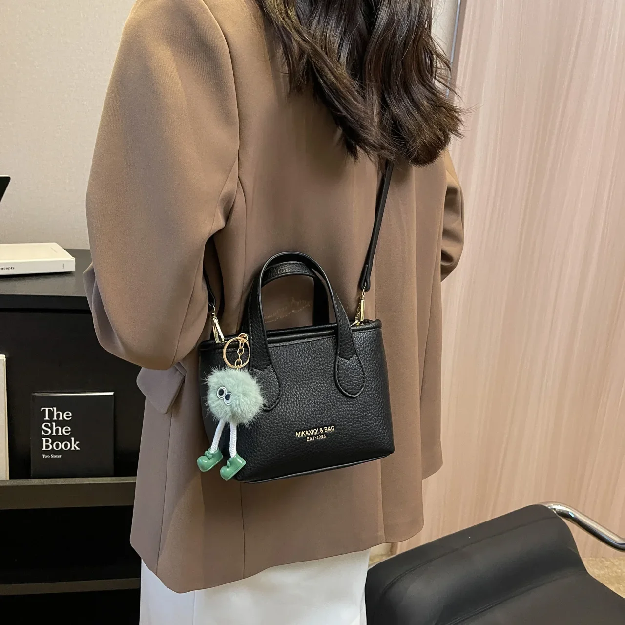 Simple fashion bag ladies bucket bag 2024 new spring and summer one shoulder cross-body bag with casual hand-held