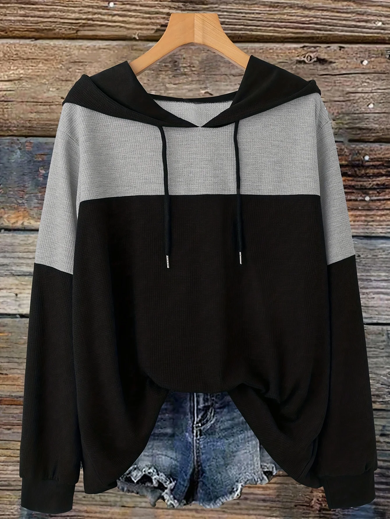 Trendiger Plus-Size Damen-Hoodie mit Farbblockmuster und Waffelstruktur für gemütlichen Freizeitstil – Detail 4
