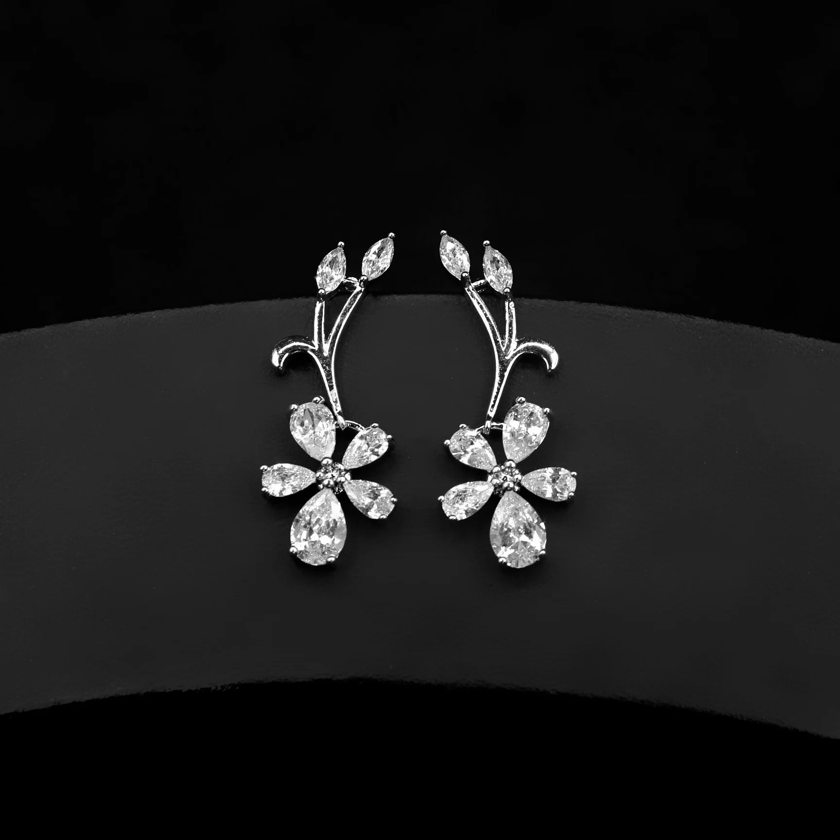 brand genuine Luxury real jewels Korean version 2021 simple personality ins flower Zircon ear clip bride diamond accessories Ear