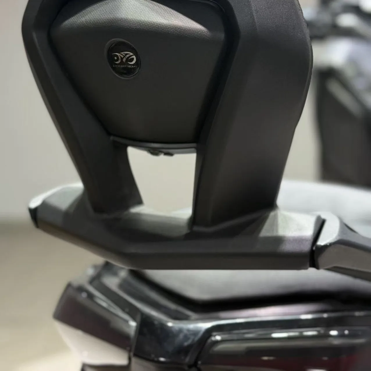 Modified motorcycle 2025year XMAX300 backrest xmax backrest rear bracket with backrests for Yamaha xmax250 xmax300 2023-2025