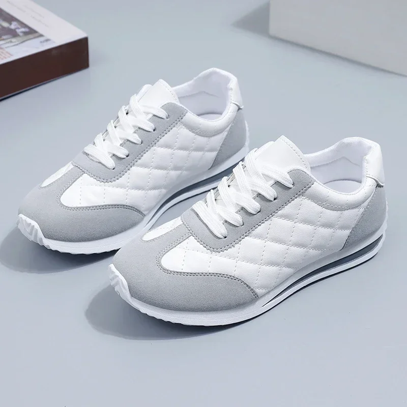 Sneakers da donna scarpe da passeggio Casual estive per donna Sneakers piatte stringate di alta qualità moda mocassini selvaggi a fondo piatto