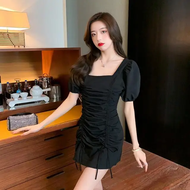 Elegancka sukienka bodycon z kwadratowym dekoltem, wyszczuplająca sukienka damska z długim rękawem, seksowna sukienka podkreślająca talię i biodra, idealna na każdą porę roku.