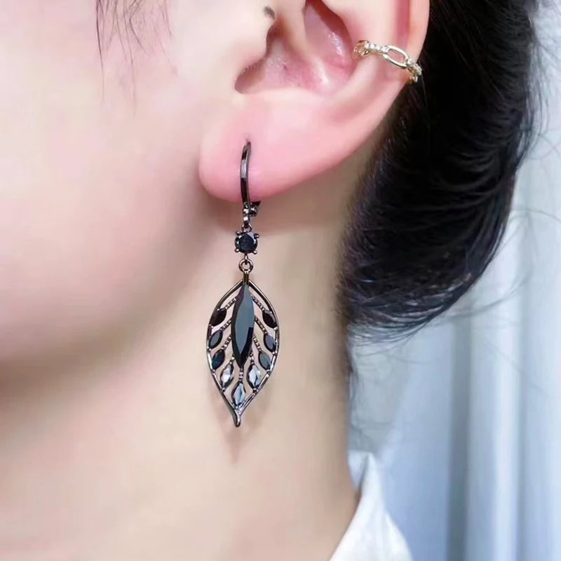 2023 New Fashion Trend Zircon Crystal Black Leaf Pendant Earrings for Women Unique Design Temperament Cool Girls Party Jewelry