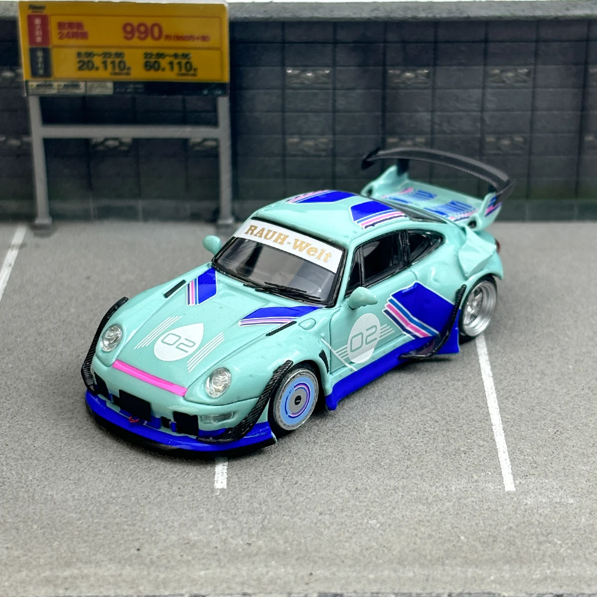 Diecast 1/64 Scale Porsche RWB 993 Green Glow-in-the-dark Modified Sports Car Alloy Porsche RWB 993 Model Collection Decoration