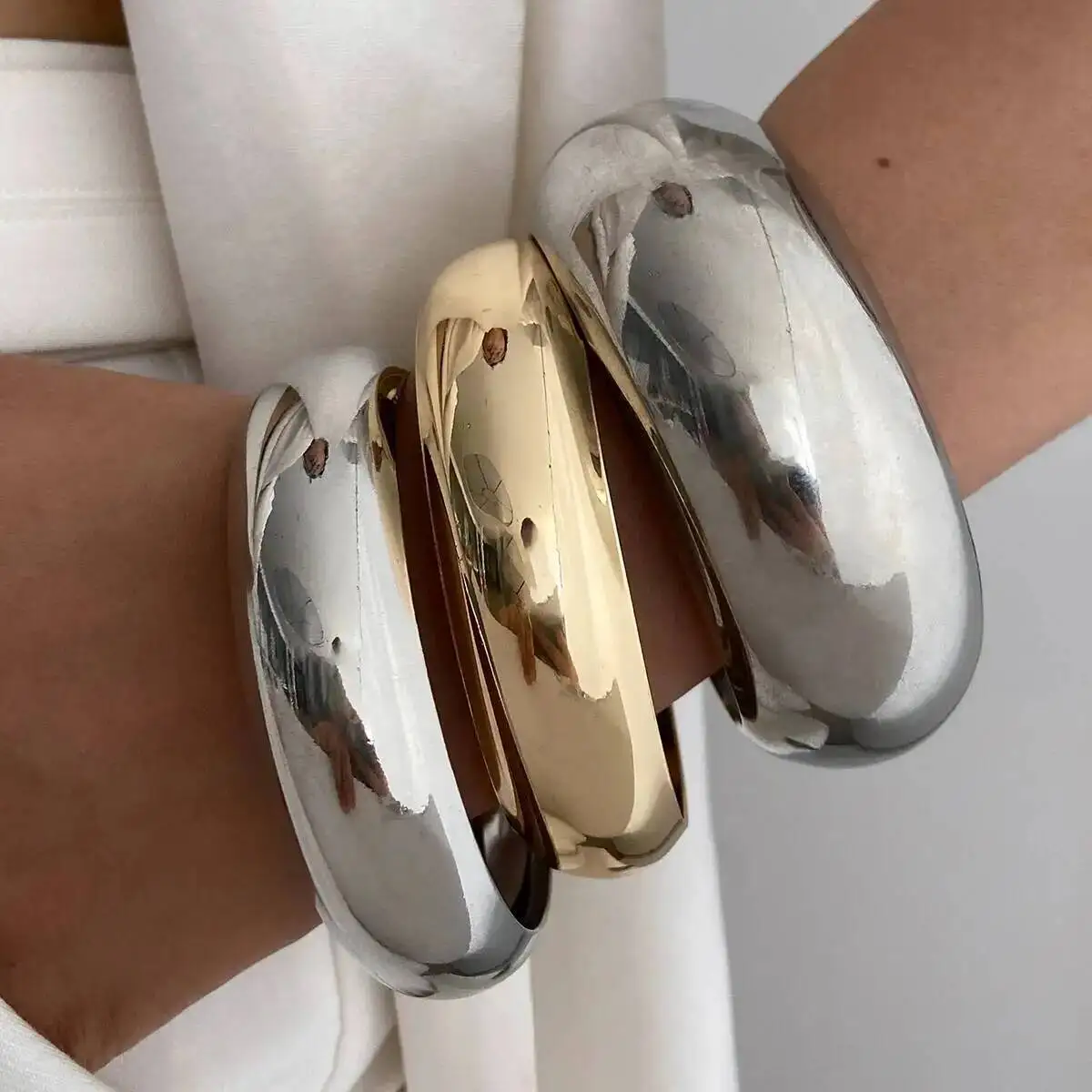 

SHIXIN 3Pcs/Set Punk Glossy Round Chunky Bangles Women Minimalist Gold Color Silver Color Stackable Bracelet Set Party Jewelry
