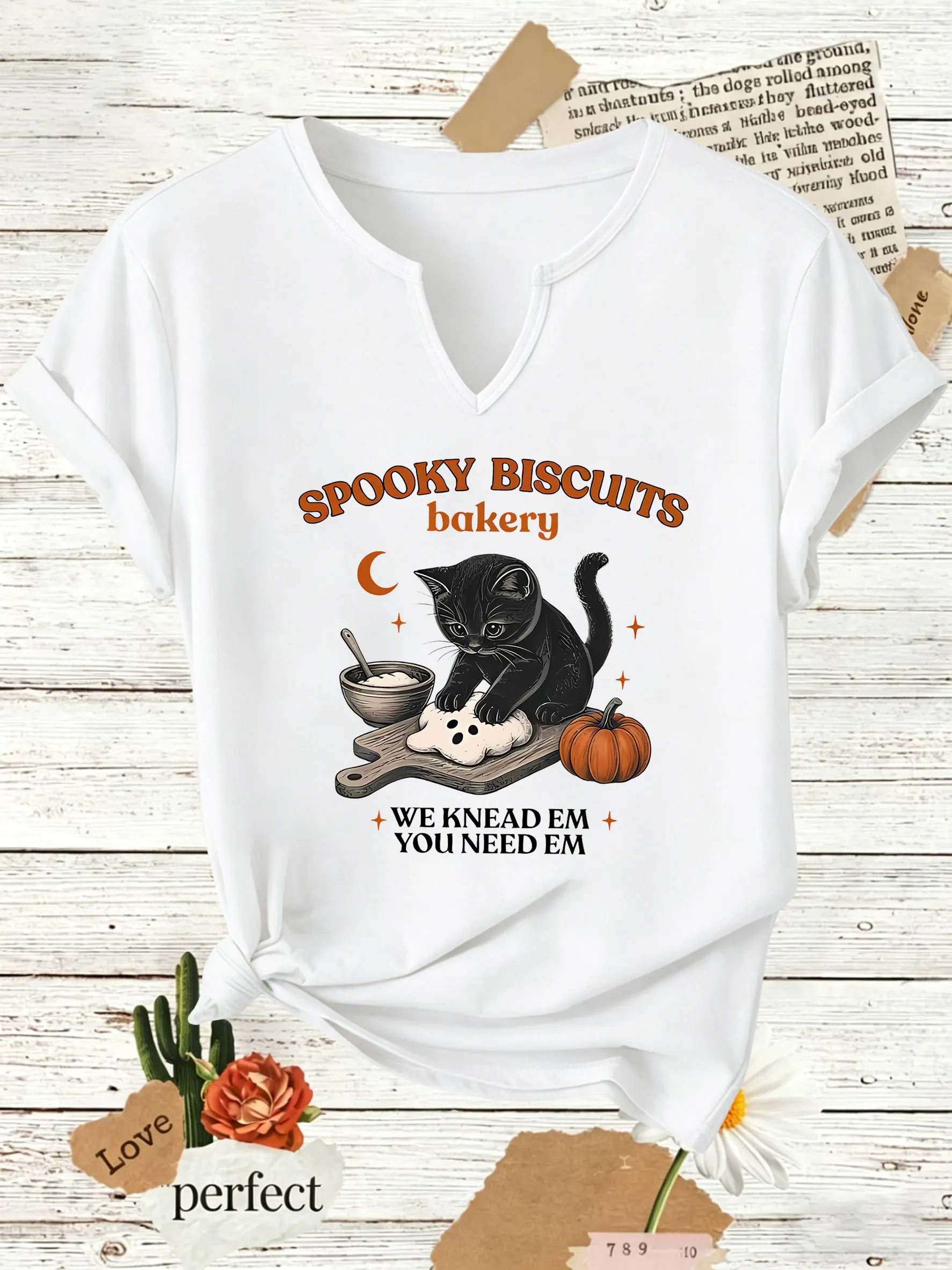 Damen-Sommer-T-Shirt mit V-Ausschnitt und kurzen Ärmeln, Spooky Biscuits Bakery Black Cat Baking Pumpkin Print, lässige T-Shirts für Damen – Detail 6