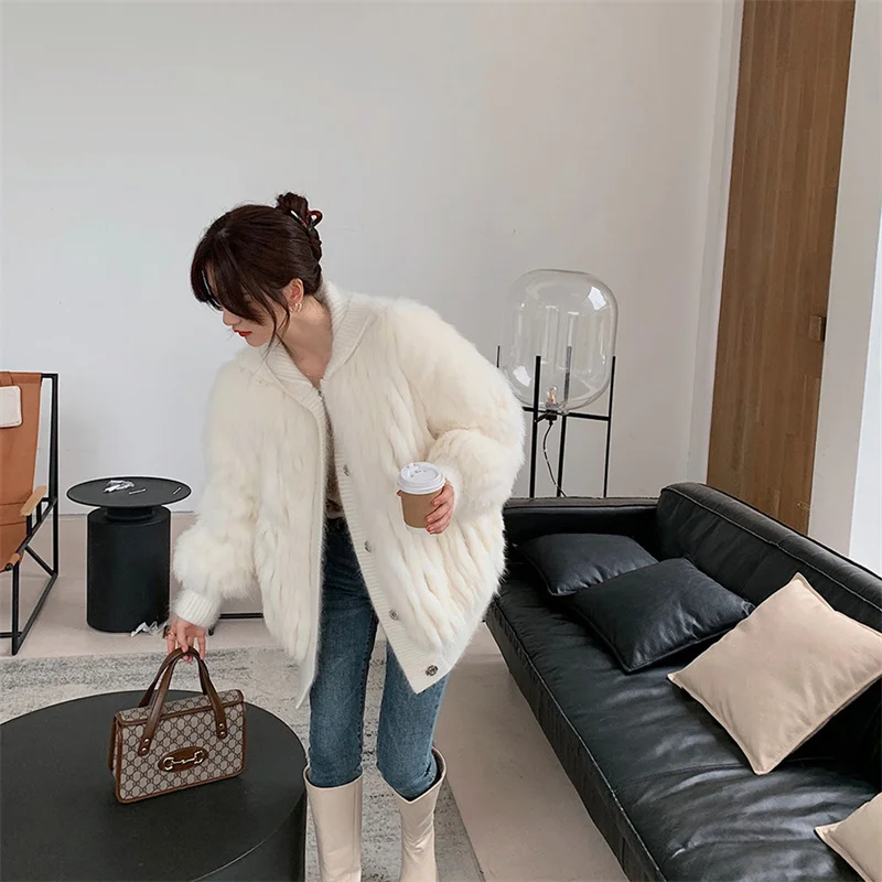 

2023 Women's New Fur Coat Winter Fox Fur Coat Premium Luxury Fox Fur Spliced Mink Fur Hooded Temperament Coat Warm Real Fur Coat