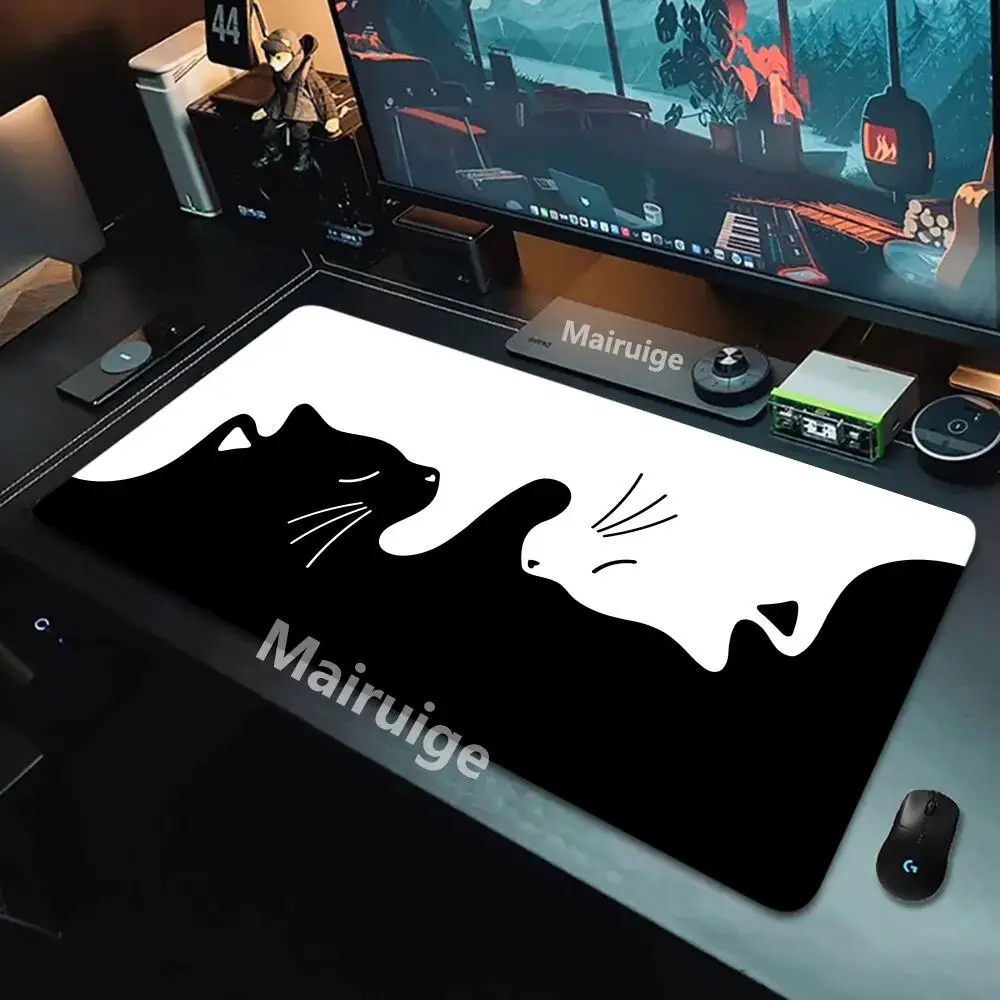 Alas Mouse Kucing Lucu Alas Meja Permainan Kantor Komputer Besar XXL Alas Mouse Keyboard Gaming Karet Antiselip Bantalan Meja Panjang