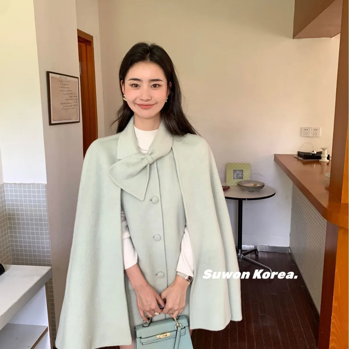 

Cloak type 24 years old early spring new Korean short woolen coat sleeveless cape double-sided woolen coat women