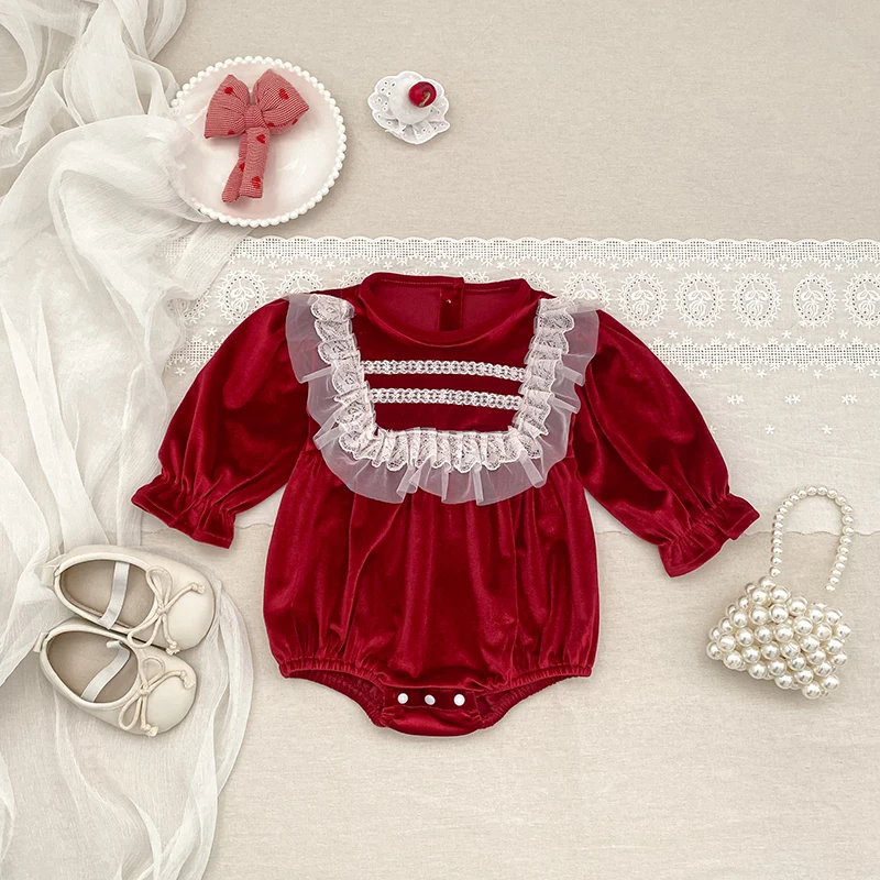 2026 Baby Mädchen Roter Samt-Strampler Langarm Weißer Spitzen-Rüschen-Body Neugeborenen Prinzessin Party Weihnachtsoutfit 0-24M – Detail 4