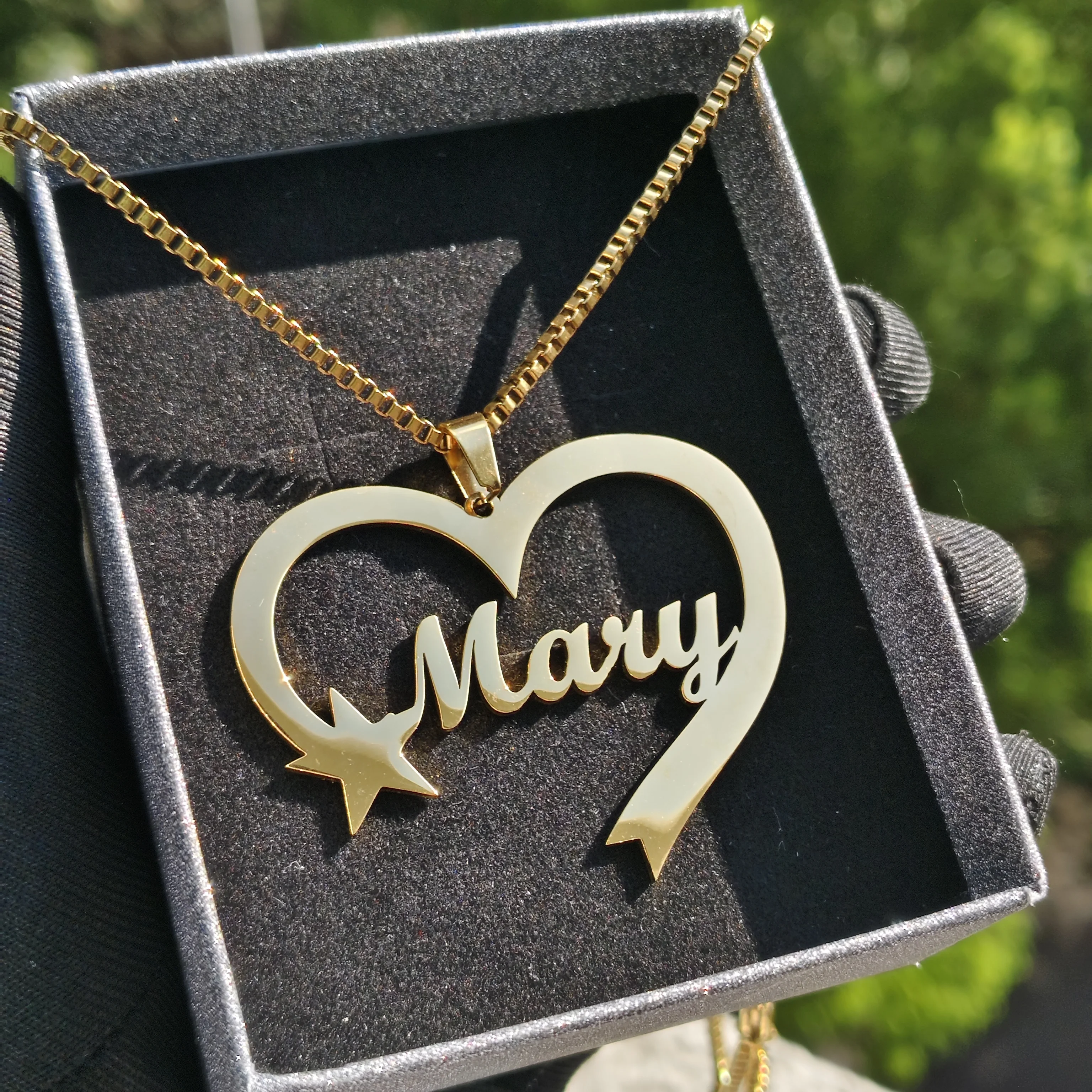 

Customized Name Necklace Personalized Letter Stainless Steel Gold Chain Heart Shaped Star Design Women's Necklace for Her/Him A