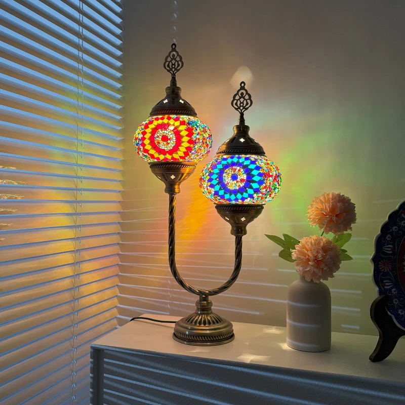 Vintage Style Glass Desk Lamp Beside The Sofa in The Study Room Bedside Homestay Advanced Art Decoration Household Light Fixture