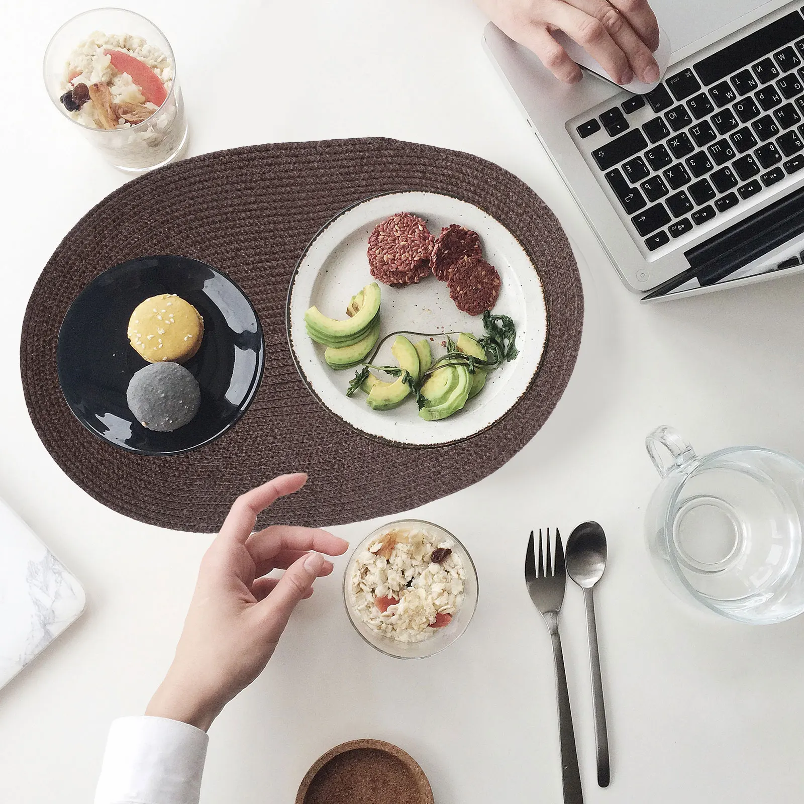 

4pcs PP Woven Table Mat Dining Placemat Decorative Dinner Mats Large Cutlery Hand Cushion Circle Heat Resistant Anti Slip