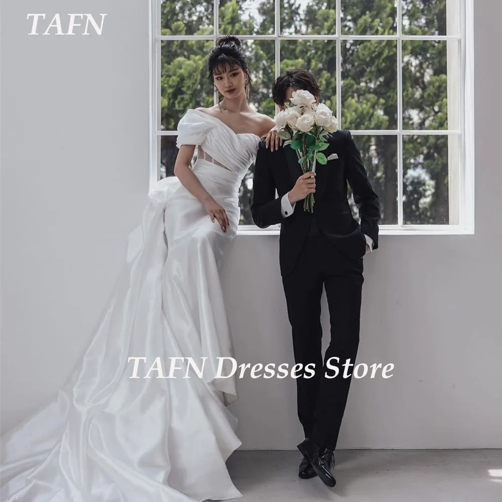 

TAFN Vintage Wedding Dresses One-Shoulder Elegant Satin Court Train Bridal Gown White Gorgeous Wedding Shooting Dresses