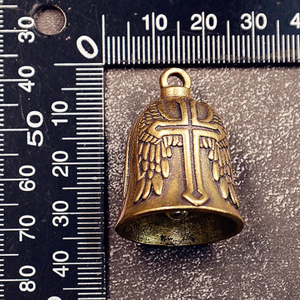 Vintage-Messingglocke mit Kreuz- und Federrelief, Glücksbringer, Gebetsornament, Heimdekoration für Tür und Fenster, DIY-Hängedekoration, Geschenke für Ostern und Thanksgiving. – Detail 1