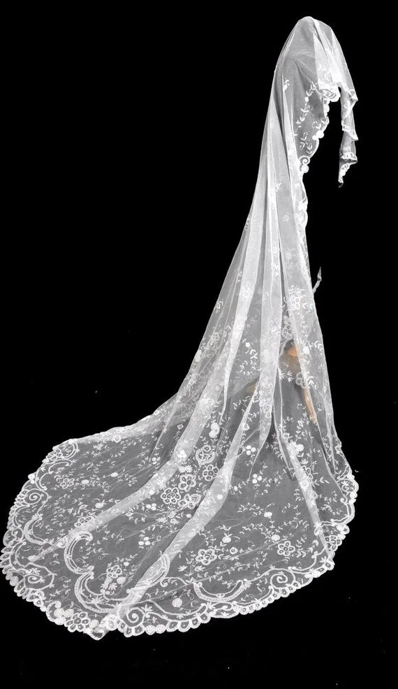 

Castle Personalized Fit Bride Cathedral Bridal Veils 3M Lace Edge 1 Layer With Comb Wedding Veil Wedding Accessories Customized