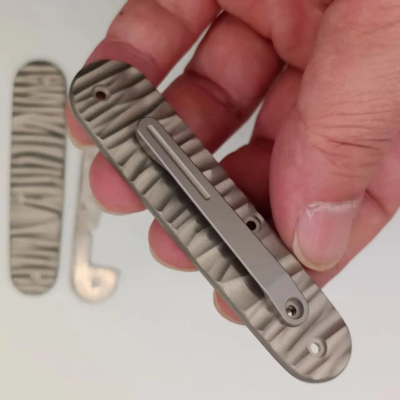 1 Pair Titanium Alloy Wave Meteorite Grip Handle Scales With pocket Clip For 84mm Victorinox Swiss Army Knives