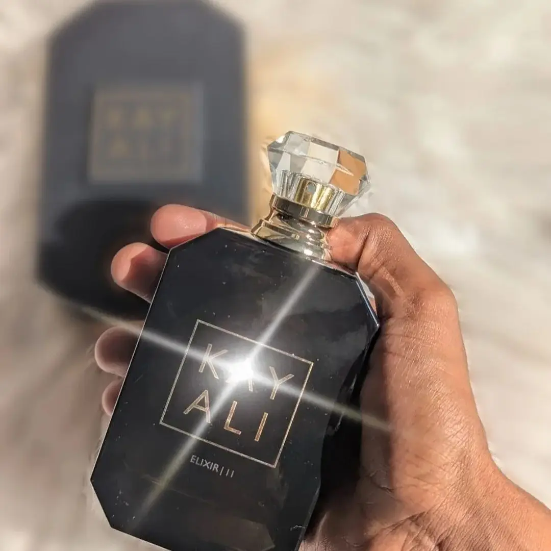 

Elixir 11 100ml Eau De Parfum – Luxury Sweet Floral Fruity Scent – Rose Petals Red Apple Patchouli Vanilla Signature