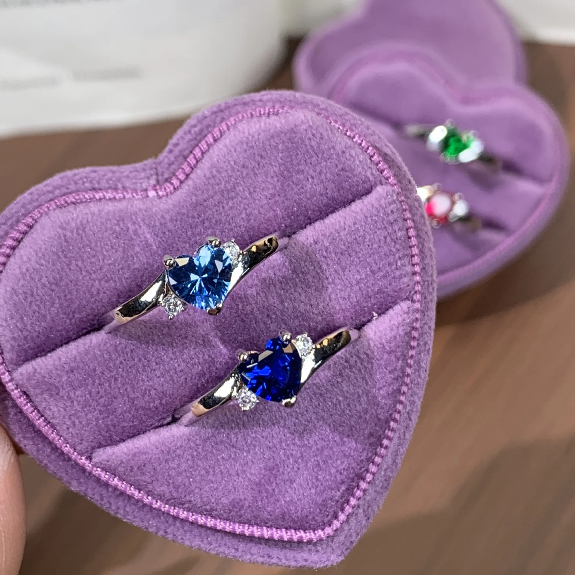 European and American fashionable, luxurious, niche design, sentimental love-shaped gemstone adjustable ring jewelry