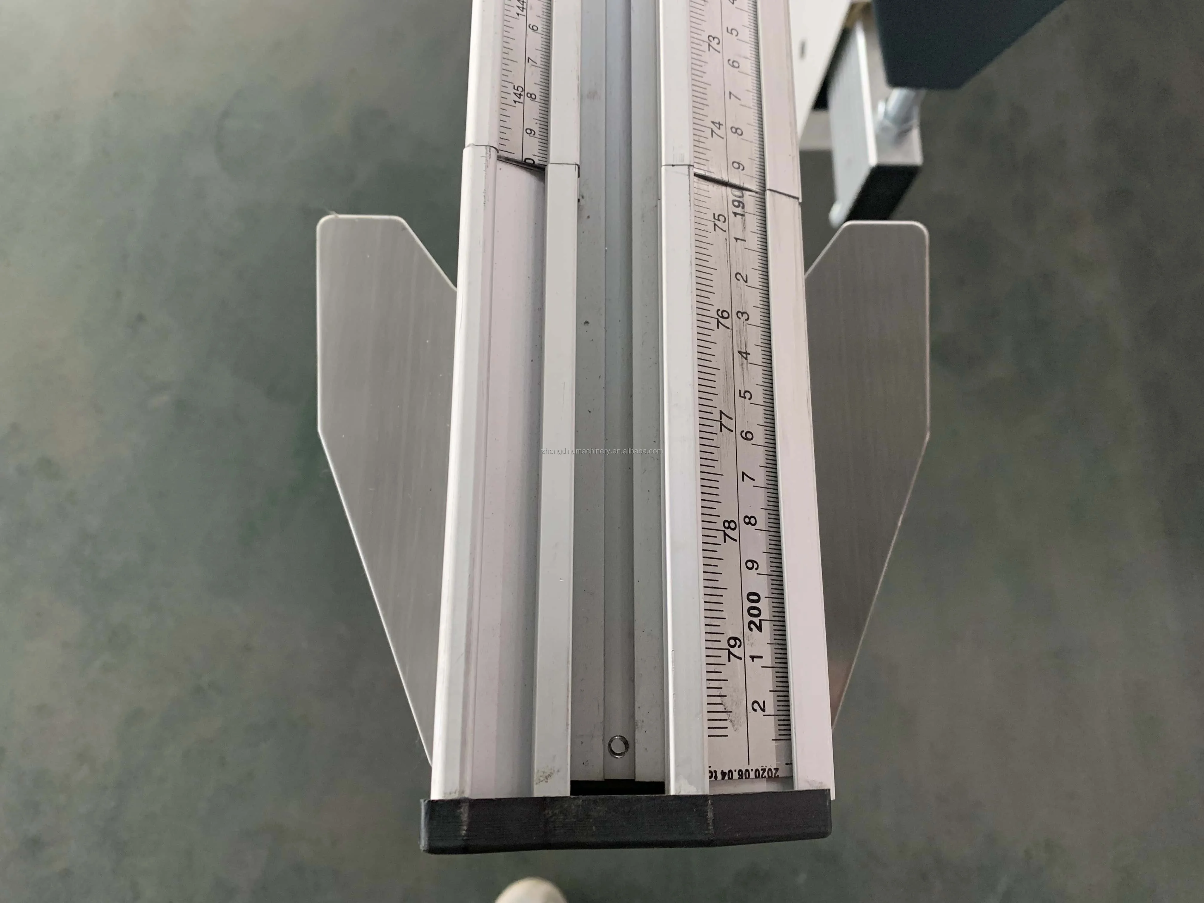 Luxurious Appearance and Low Price Multi Functional High-power Woodworking Small Precision Sliding Table Saw