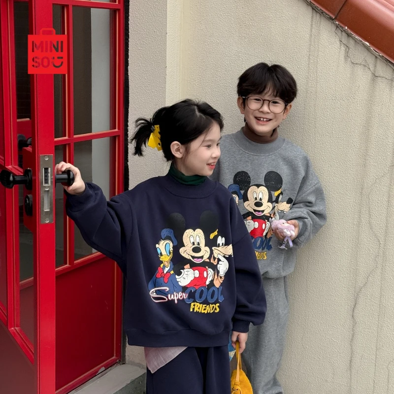 

Miniso 2025 Kids Matching Set, Unisex Fleece-Lined Hoodie & Pants with Cartoon Print for Siblings