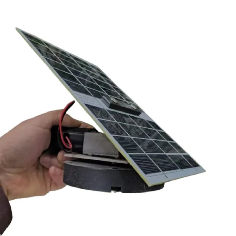 Solar charger that automatically tracks the sun Mobile solar phone USB charger tracking