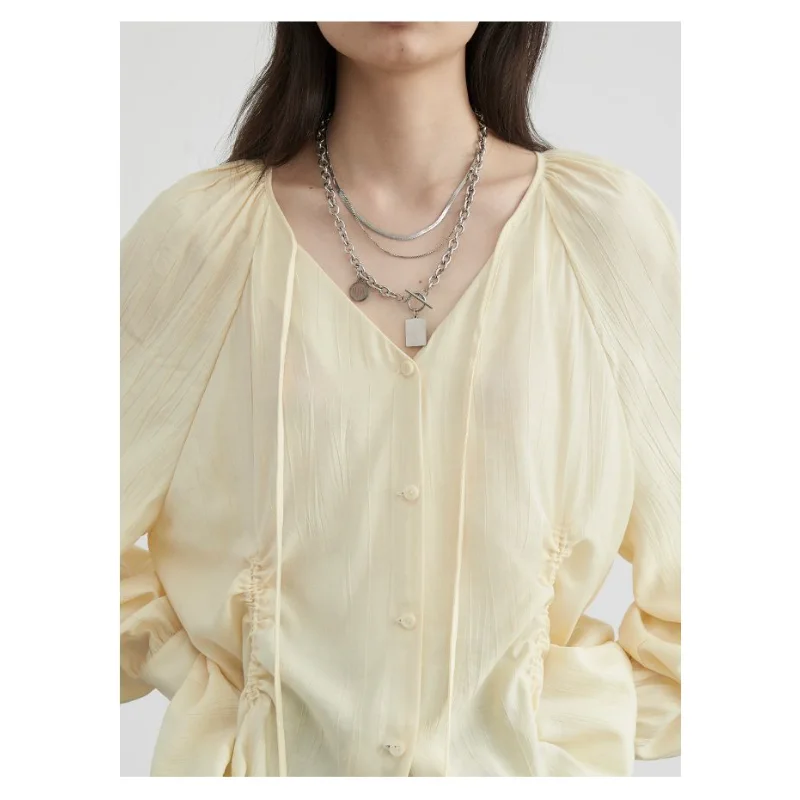 Modisches neues, gesmoktes Raglan-Langarmshirt mit V-Ausschnitt und lockeren Schnürsenkeln