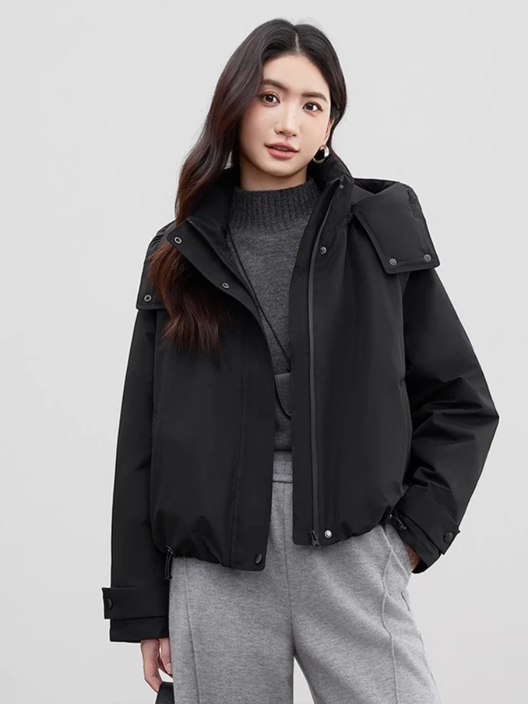 SENTUBILA 여성용 숏 화이트 덕다운 코트 2025 겨울 탈부착 가능한 후드 끈 디자인 따뜻하고 가벼운 숏 코트 W54YC1881