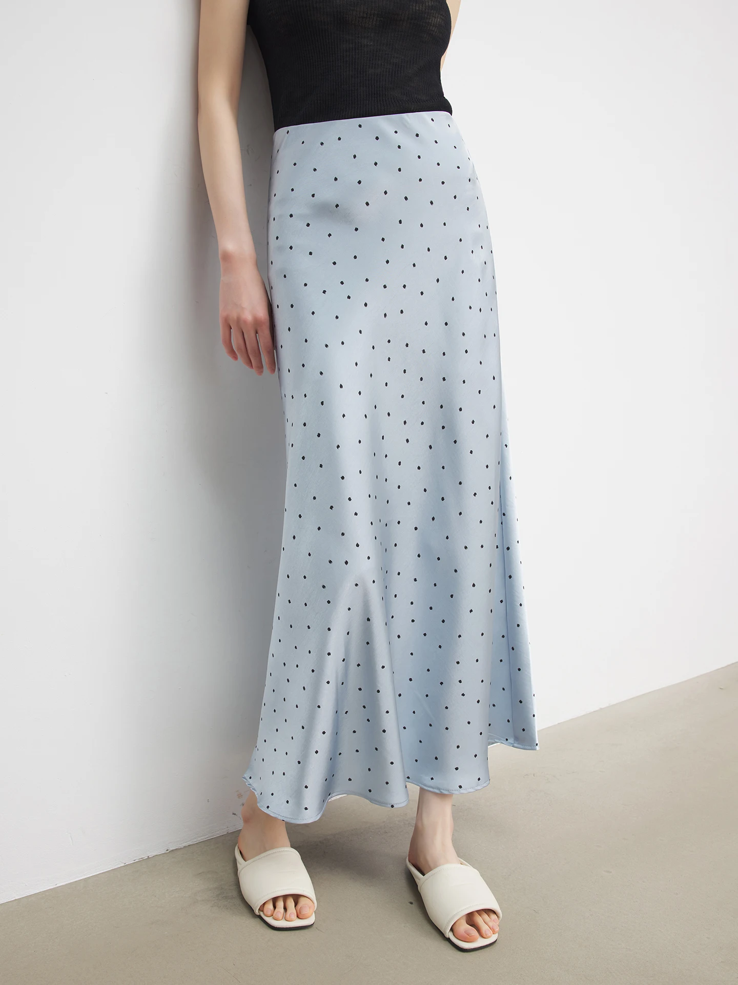 

Юбка Annata синяя в горошек, длинная, атласная, женская, с запахом, с завышенной талией, А-силуэт, для офиса, простая, из полиэстера