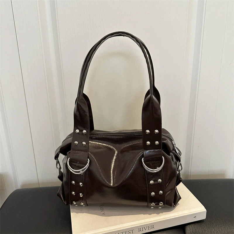 Vintage-Stil PU-Leder Damen Schultertasche Große Kapazität Hochwertige Modische Nieten-Handtasche Y2K Motorradtasche für den täglichen Gebrauch – Detail 22