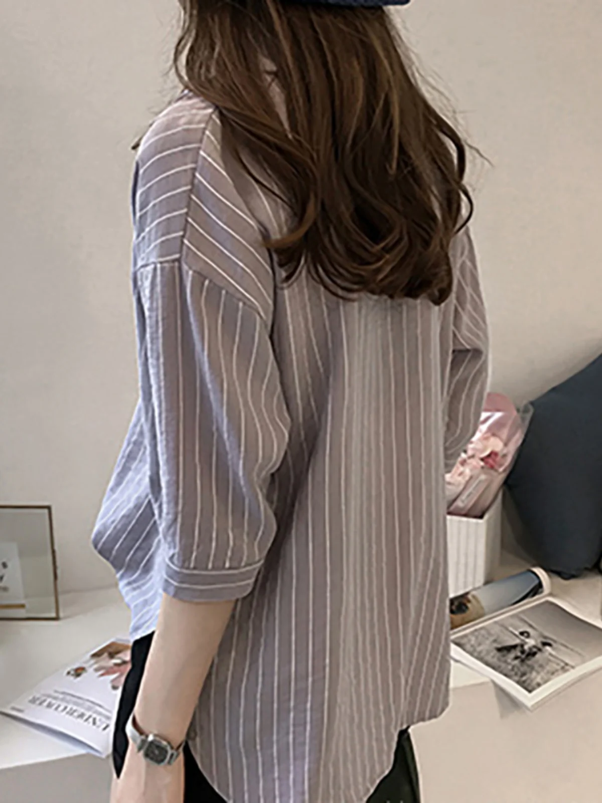 

Loose Striped Women's 3/4 Sve irt Street Sle Turn-down Collar Button Closure Regular Length Casual Loose Fit irt