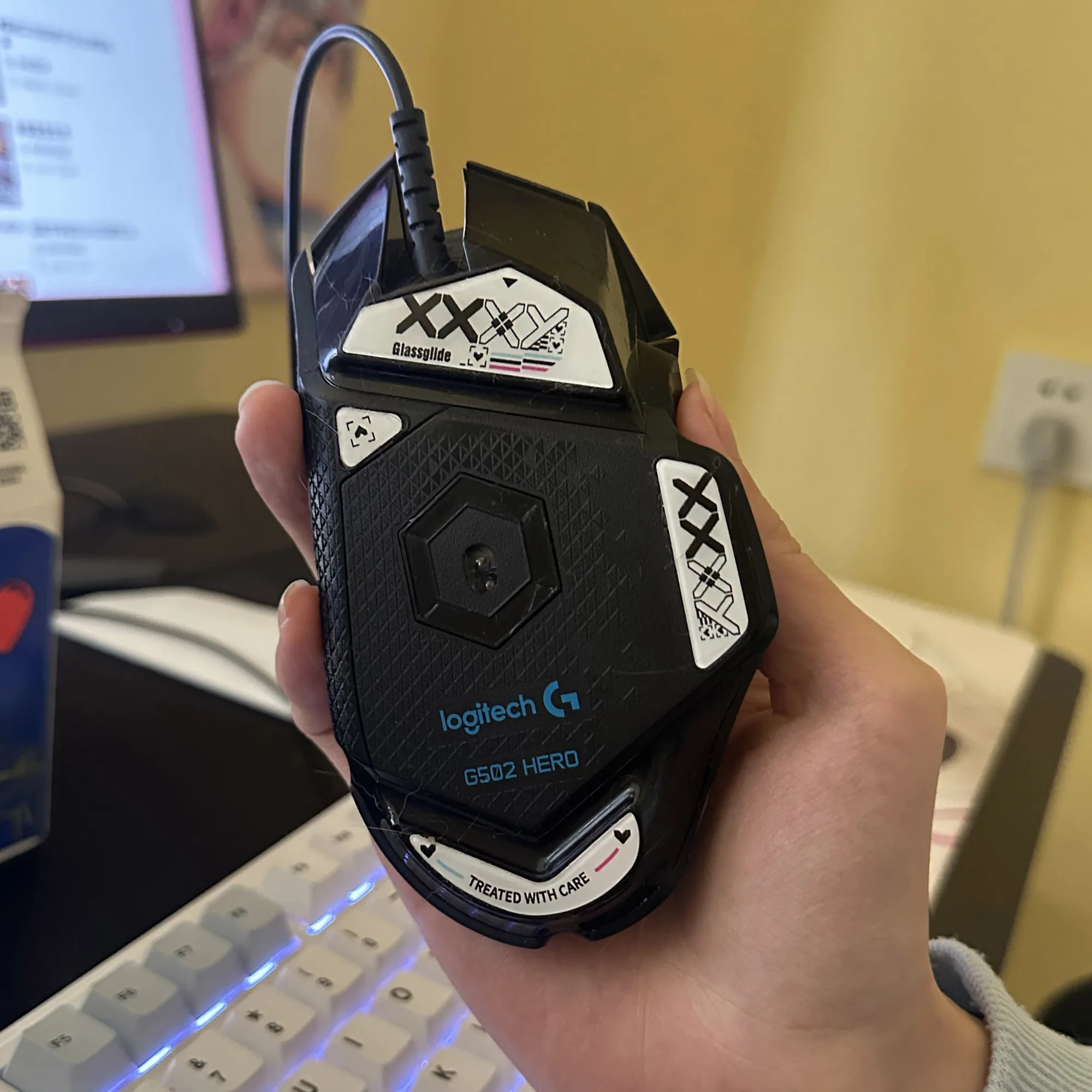 แผ่นรองเท้ากระจกนิรภัยเหมาะสําหรับเมาส์แบบมีสาย Logitech G502/G502 Hero แผ่นรองเท้าที่ทนทานต่อการสึกหรอและเรียบเนียน