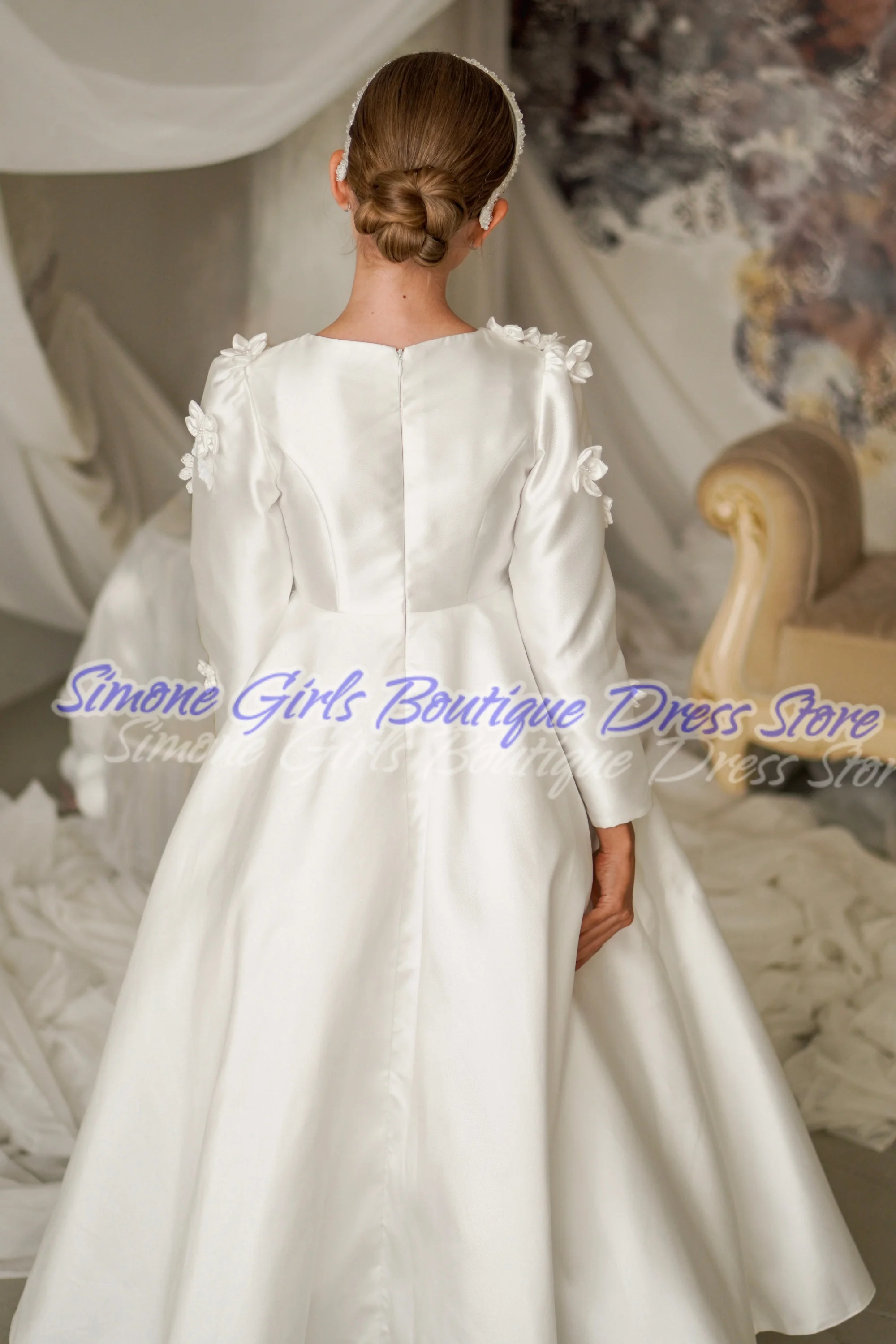 Satynowa sukienka z długim rękawem i okrągłym dekoltem, zdobiona aplikacjami, sukienka dla dziewczynki na wesele, uroczystości świąteczne, przyjęcie urodzinowe.