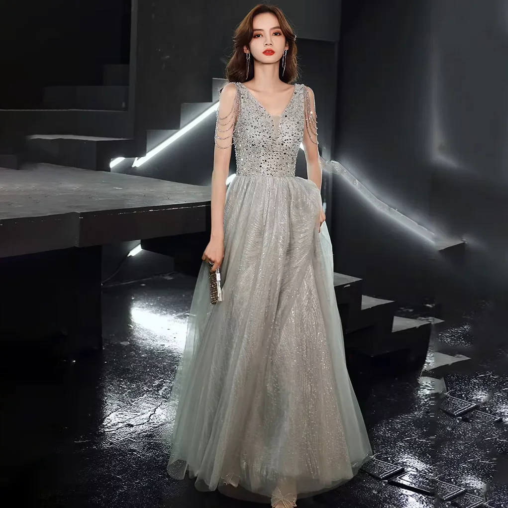 Silbergraue Abendkleider, glänzende Perlen, Pailletten, lange Ballkleider, V-Ausschnitt, ärmelloses Partykleid mit Schnürung am Rücken